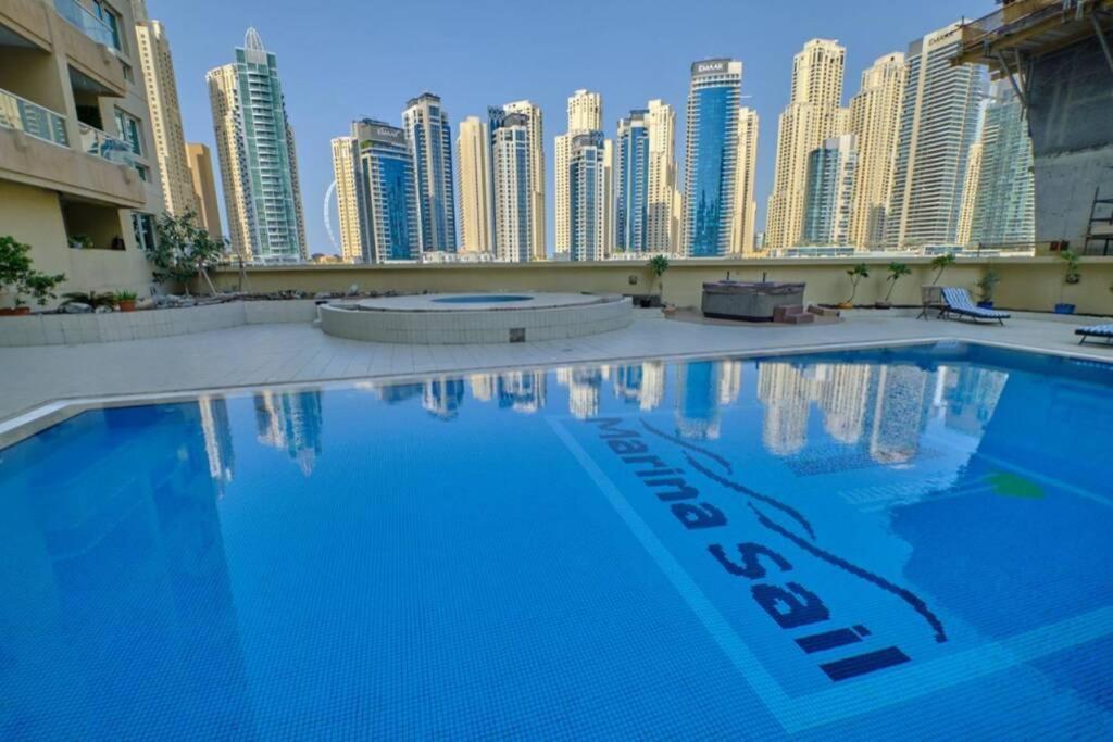 Lovely 1-Bedroom Apartment In The Heart Of Dubai Marina Esterno foto
