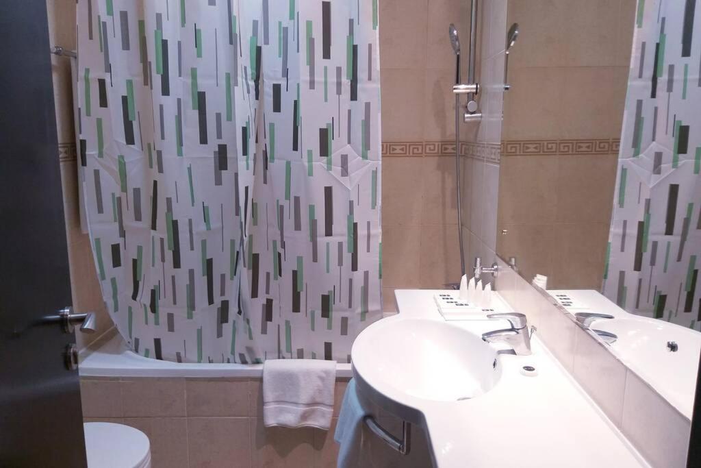 Lovely 1-Bedroom Apartment In The Heart Of Dubai Marina Esterno foto