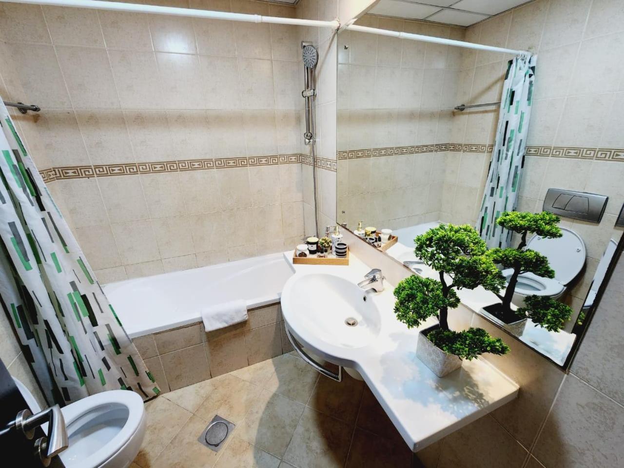Lovely 1-Bedroom Apartment In The Heart Of Dubai Marina Esterno foto